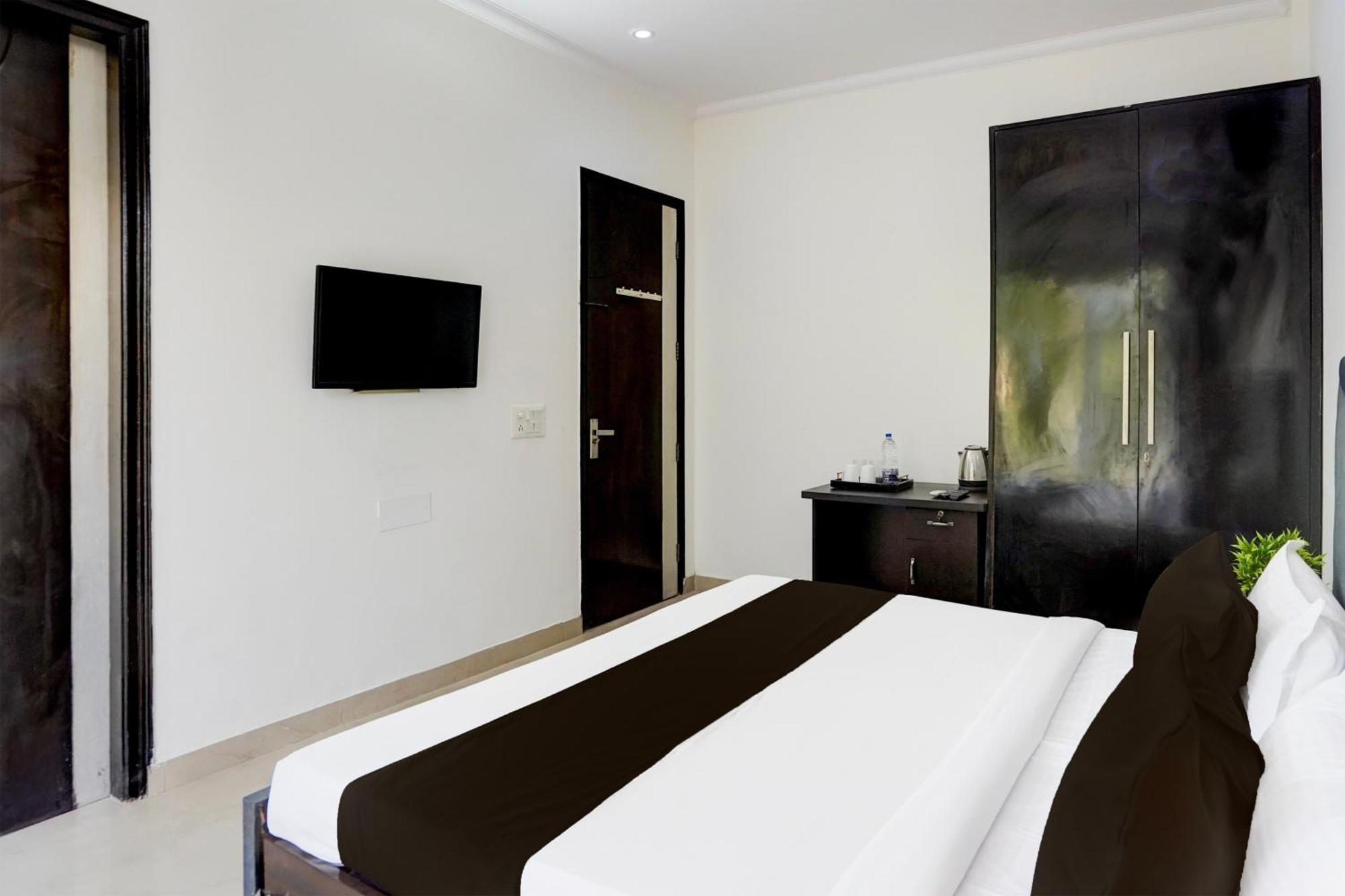 Super Townhouse Sector 53 Golf Course Road Apartment Гургаон Екстериор снимка