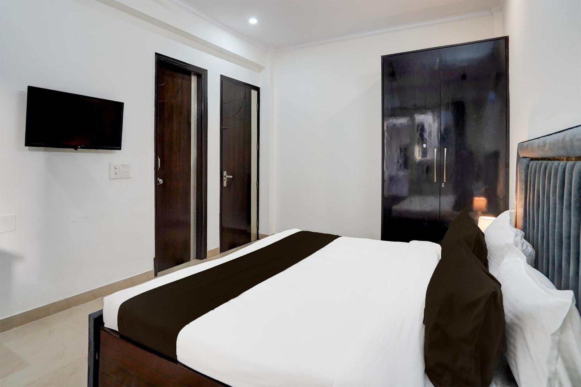 Super Townhouse Sector 53 Golf Course Road Apartment Гургаон Екстериор снимка