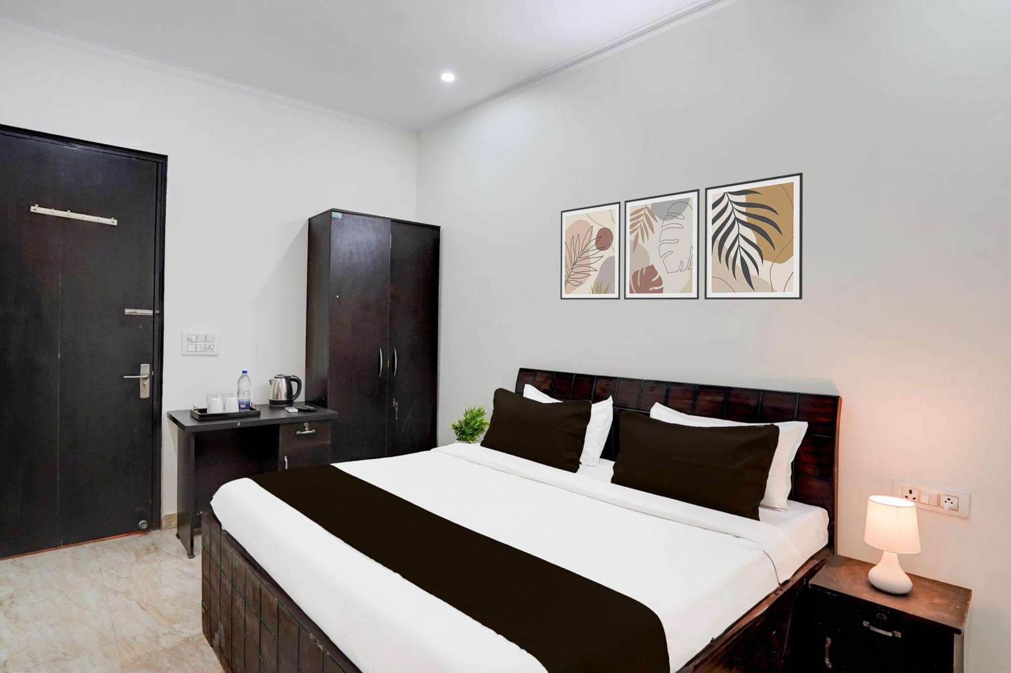Super Townhouse Sector 53 Golf Course Road Apartment Гургаон Екстериор снимка