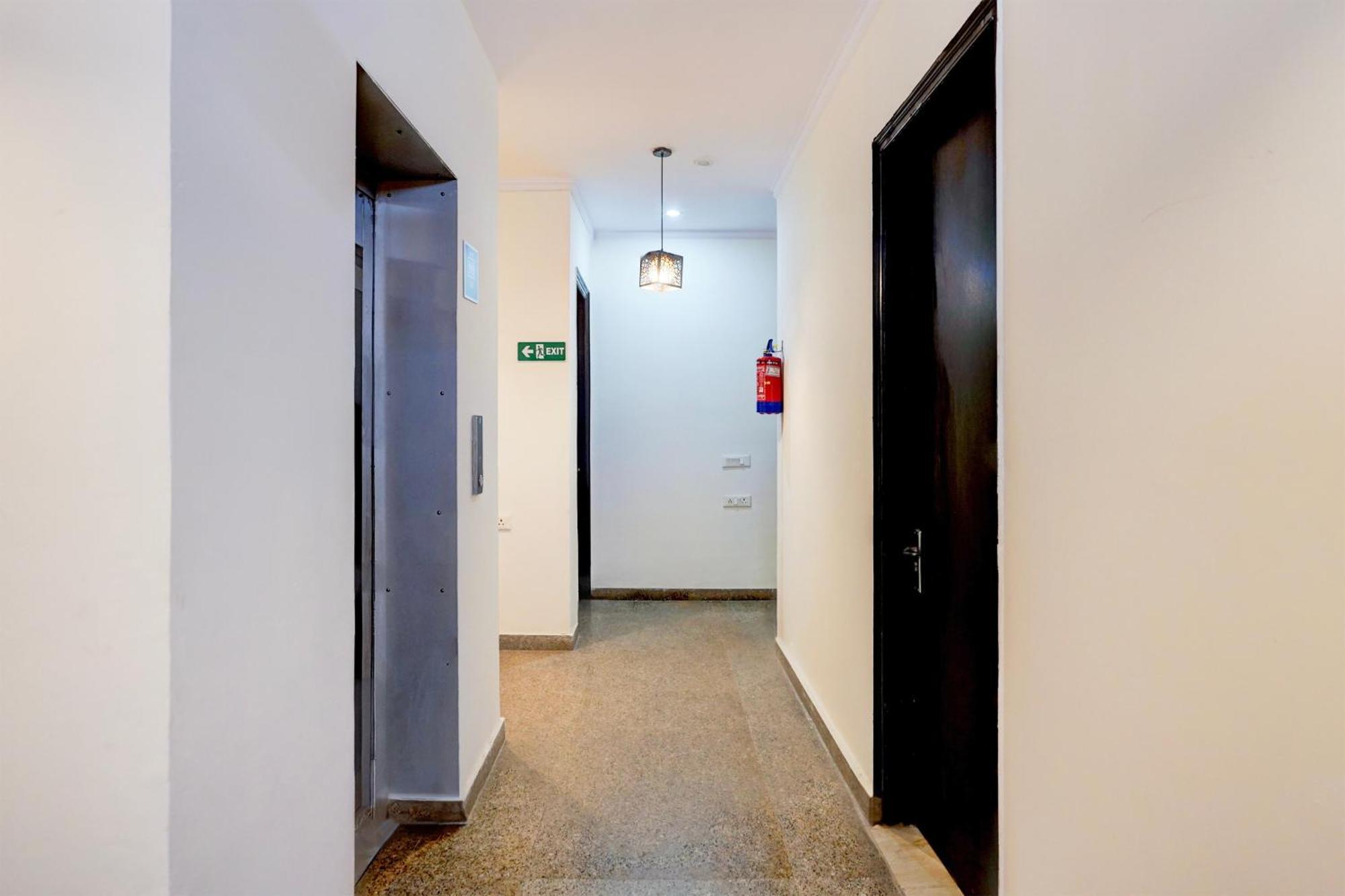 Super Townhouse Sector 53 Golf Course Road Apartment Гургаон Екстериор снимка